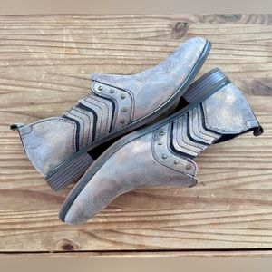 🌶️ Clarks Trish Bell Copper Metallic Gun Metal. Size 10